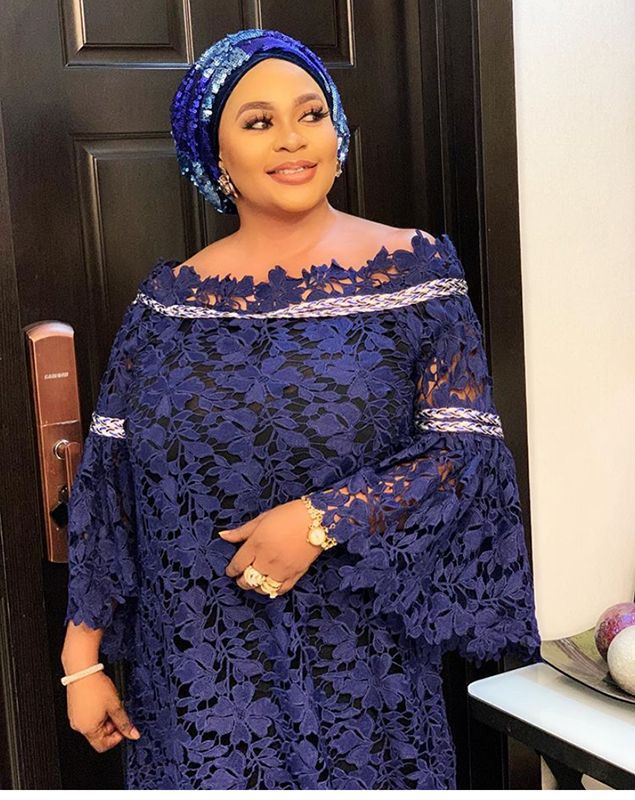 African Lace Loose Plus Size Gown Dress Trumpet Sleeve Fashion Dress with Turban