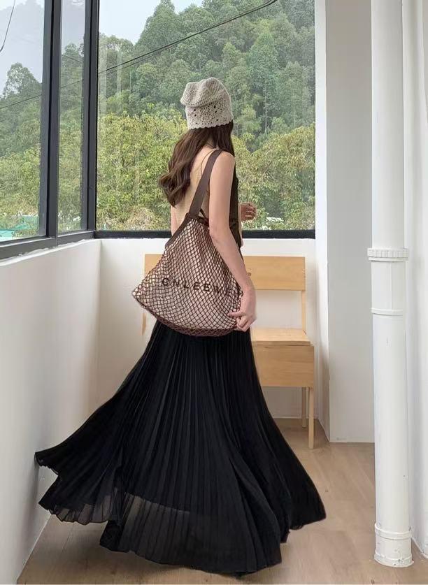 Irregular pleated skirt