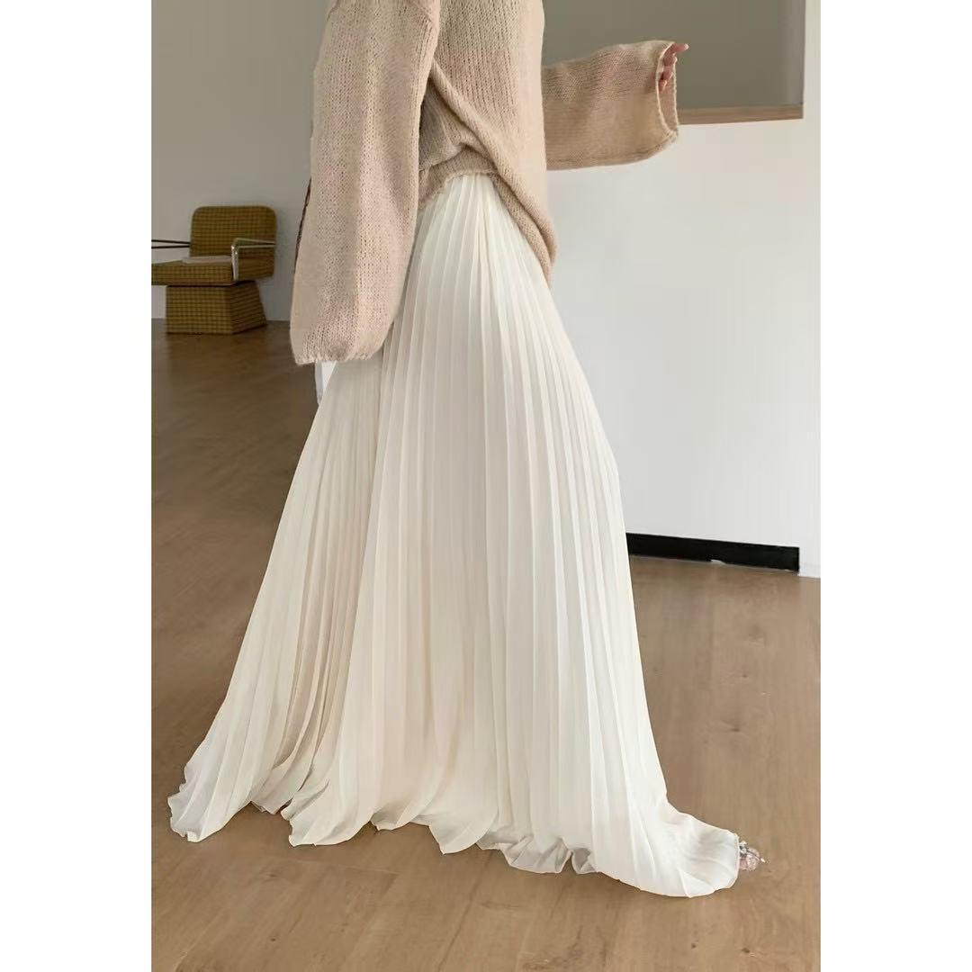 Irregular pleated skirt